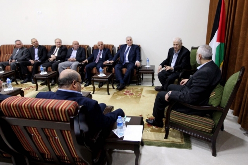 اجتماع وفد لجنة الانتخابات مع هنية