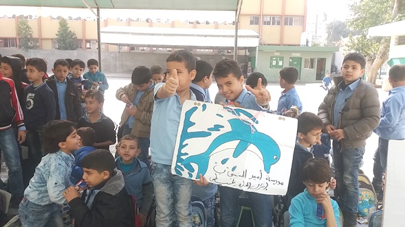 صورة للطلاب اثناء عملية تنفيذ الانتخابات